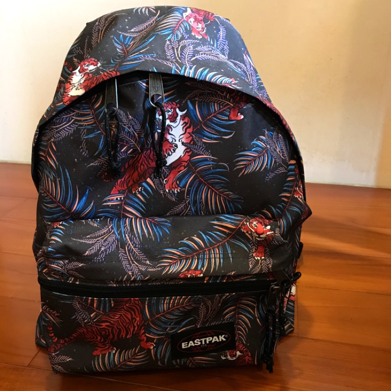 eastpak busy tiger