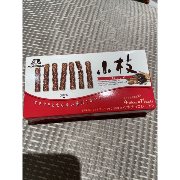 日本🇯🇵森永 小枝 杏仁粒牛奶巧克力棒少量現貨在台、日本零食 ｛小資女孩👧輕鬆購🍫｝