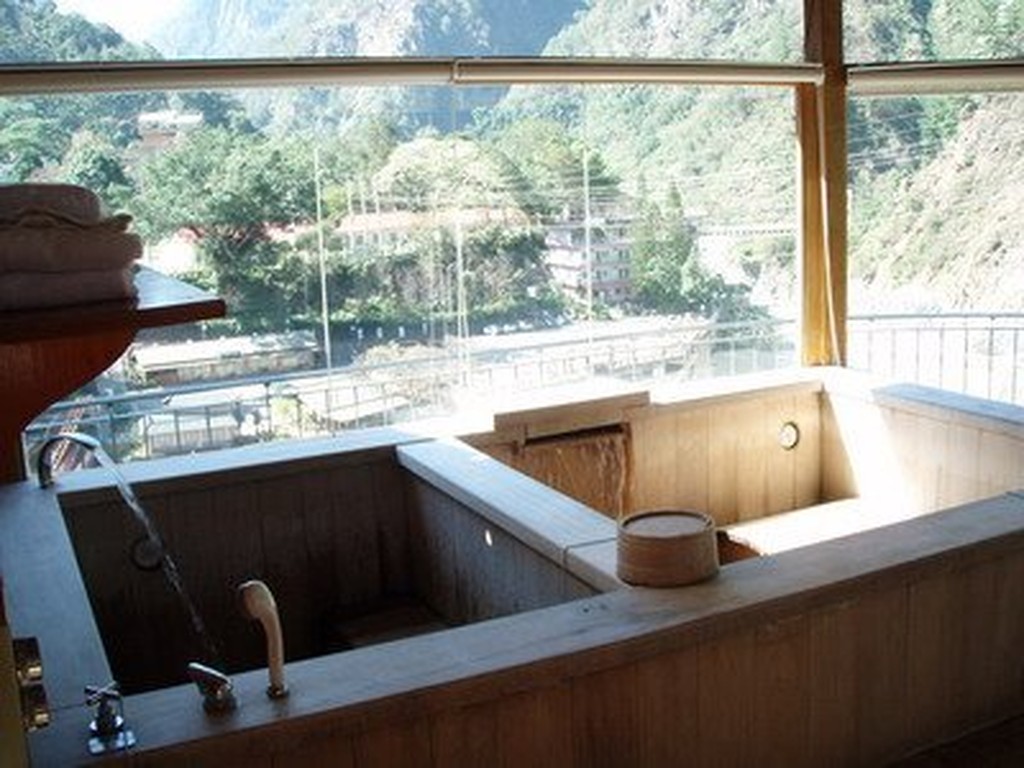 【~ QQ小站 ~】谷關~神木谷~平假日雙人'活養湯屋90分鐘'泡湯券~泡湯假日不加價