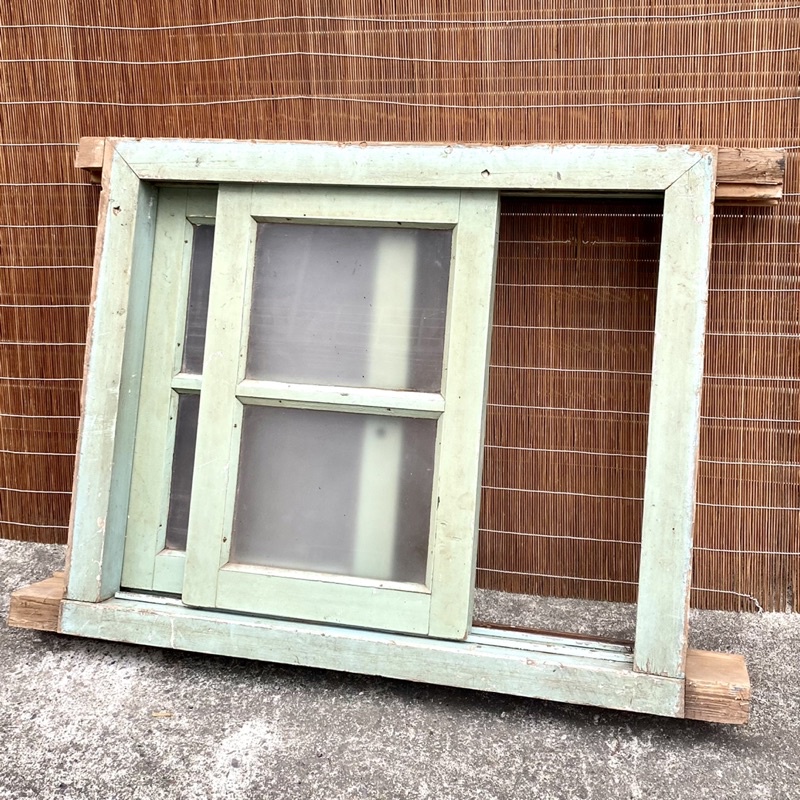 🇹🇼 早期 含窗框 實木小木窗一對 木窗框 木框 窗框 老木窗 老木窗框 早期木窗 小木窗 含框木窗