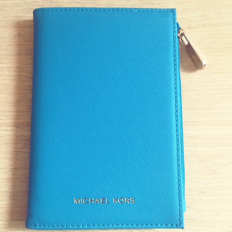 MK藍色防刮防潑水護照夾