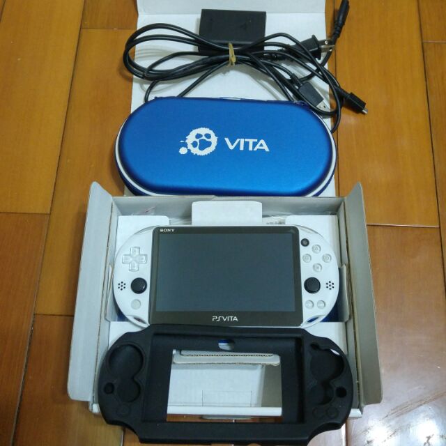 Psv 2007 型 psvita  主機 2016年機 (附記憶卡8g跟硬殼包跟果凍套黑) 版本最新