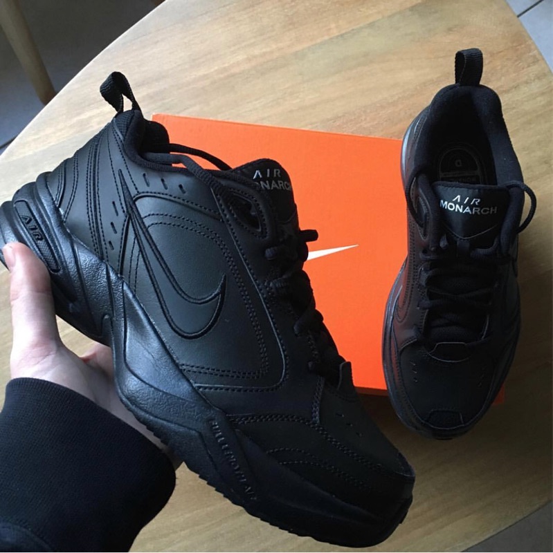 nike air monarch ıv