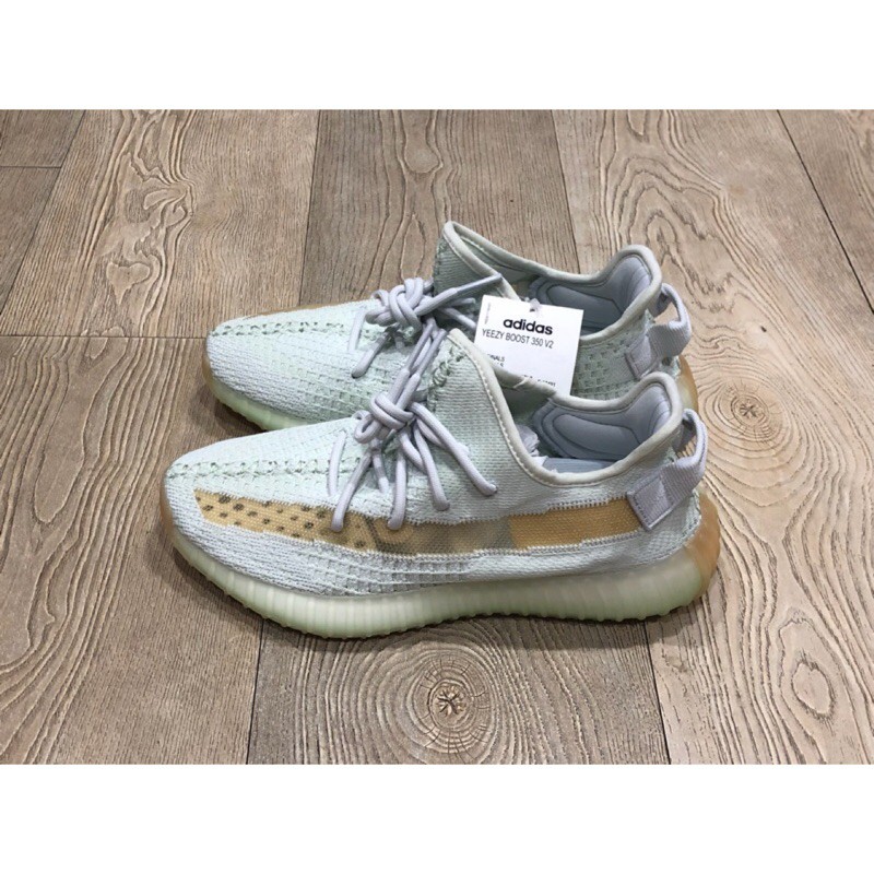 fake yeezy hyperspace
