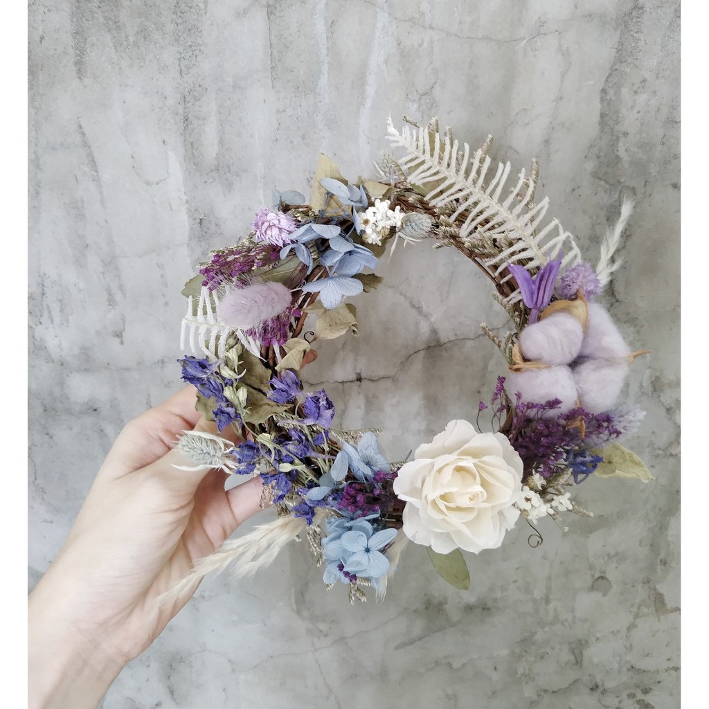 紫色不凋玫瑰乾燥花圈棉花不凋繡球木滿天星兔尾草木百合芒萁擴香花飛燕草情人節蘆葦法國白梅花蒔間