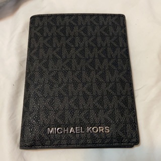MICHAEL KORS JET SET 經典PVC對開式護照夾（黑灰）