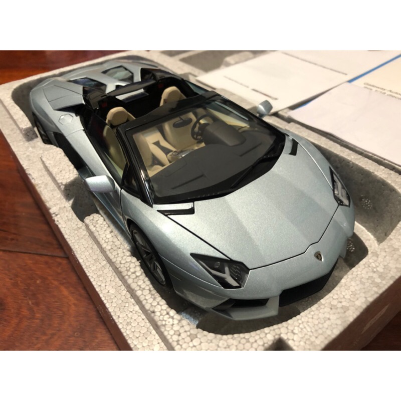 AUTOart Lamborghini Aventador Roadster 1/18模型車