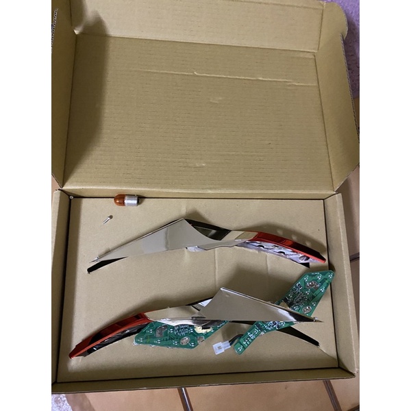 Jets Jet S 9 5成新 原廠 前方向燈殼 後方向燈殼 熏黑燈殼 尾燈 日行燈 魅眼 媚眼 閃光器 傳動組 蝦皮購物