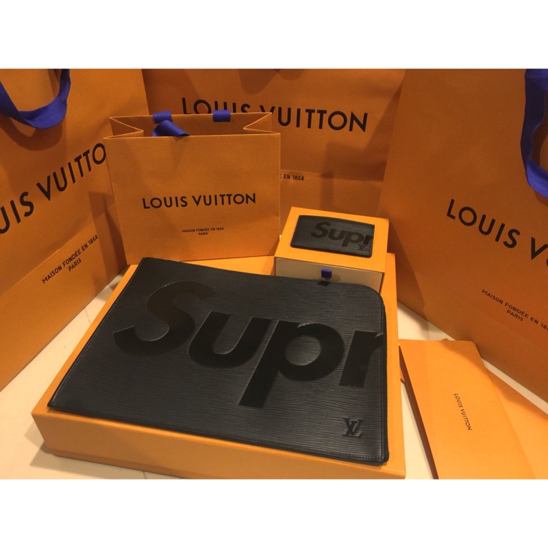 LV Louis Vuitton x Supreme 聯名 手拿包 黑 紅 非 大學T 帽T