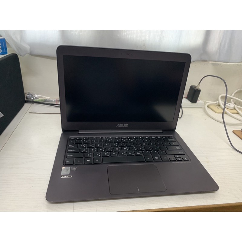 Asus ZenBook UX305LA i5-5200u/4G/128gSSD 全新充電器+筆電包 商務輕薄筆電