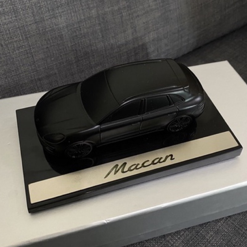 原廠全新 Porsche 保時捷紙鎮 1:43 模型 macan