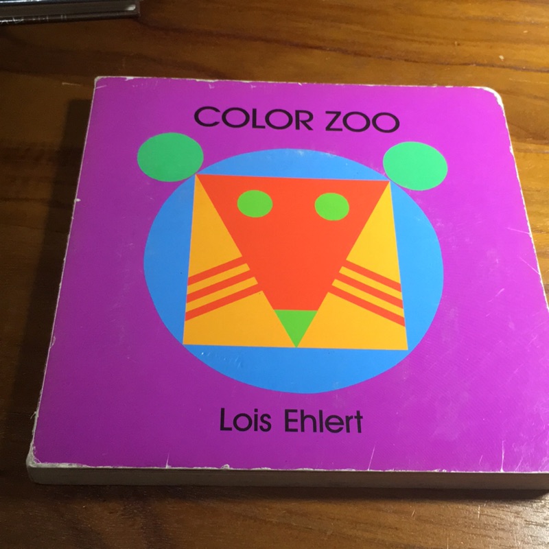 二手幼兒英文書 五彩動物園 紙板洞洞書 形狀 動物 color zoo Lois Ehlert