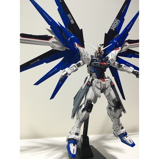 {鋼彈的屋-模型工作室} 萬代 MG 1/100 自由 2.0 全機 塗裝 完成品 (實品如圖) 鋼彈 模型
