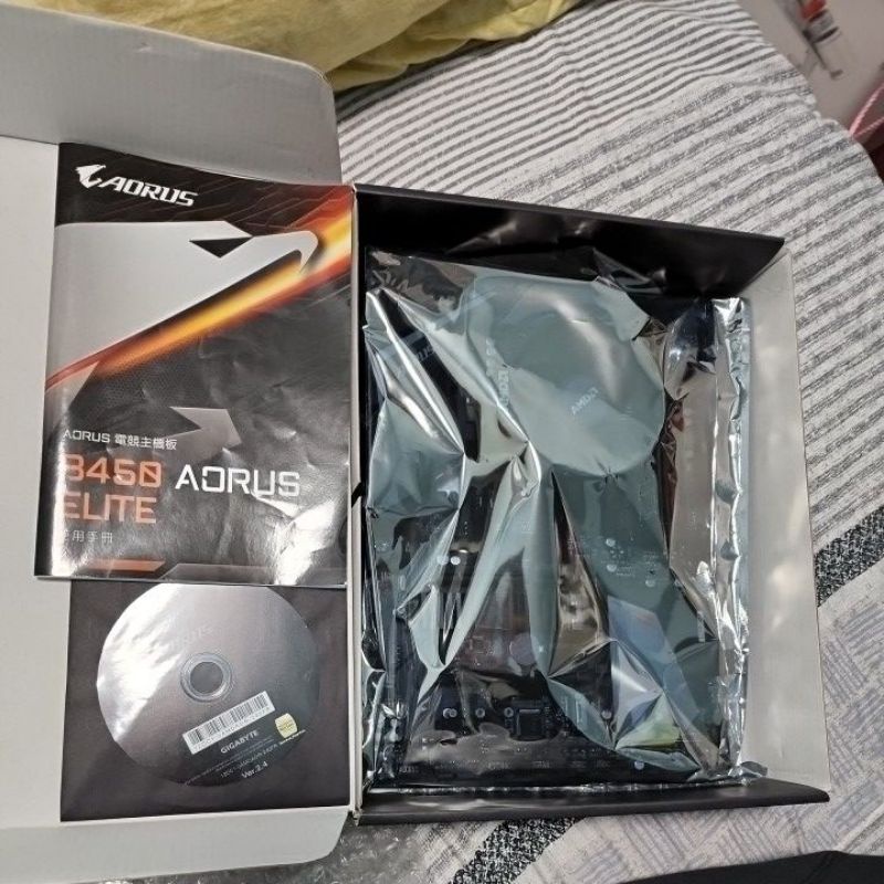 技嘉B450 AORUS ELITE主機板+AMD R3-2200G附風扇