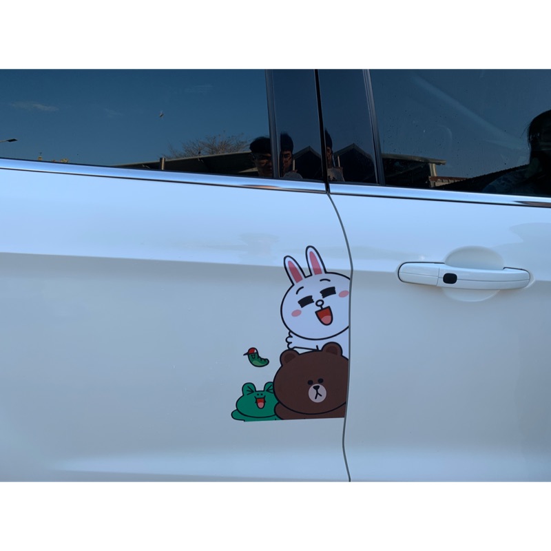【汽車貼紙】LINE Friends 熊大 兔兔 饅頭人 莎莉 PVC 防水貼紙 可貼側門 超可愛！