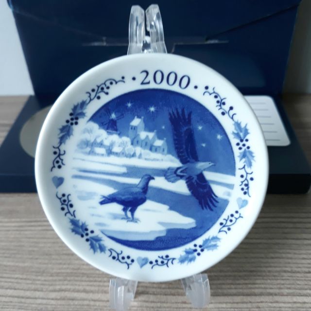 丹麥皇家哥本哈根ROYAL COPENHAGEN 2000年千禧年迷你紀念盤，含原包裝售1200元。