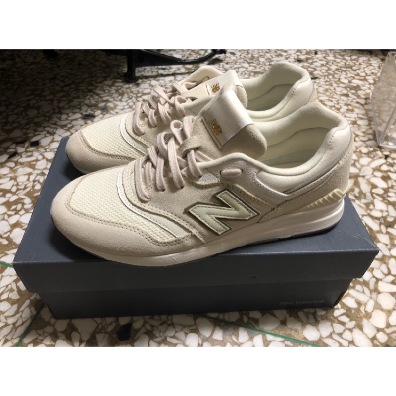 New balance 697 米杏色24.5 附洗鞋卡| 蝦 