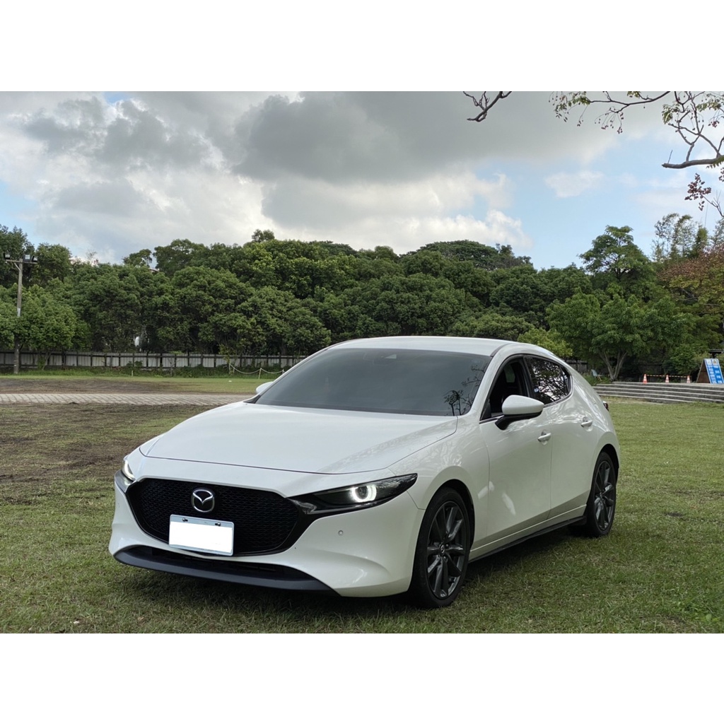 2019 Mazda 3 FB搜尋：『小牛嚴選中古車』店內百輛車款，讓你慢慢挑選！！