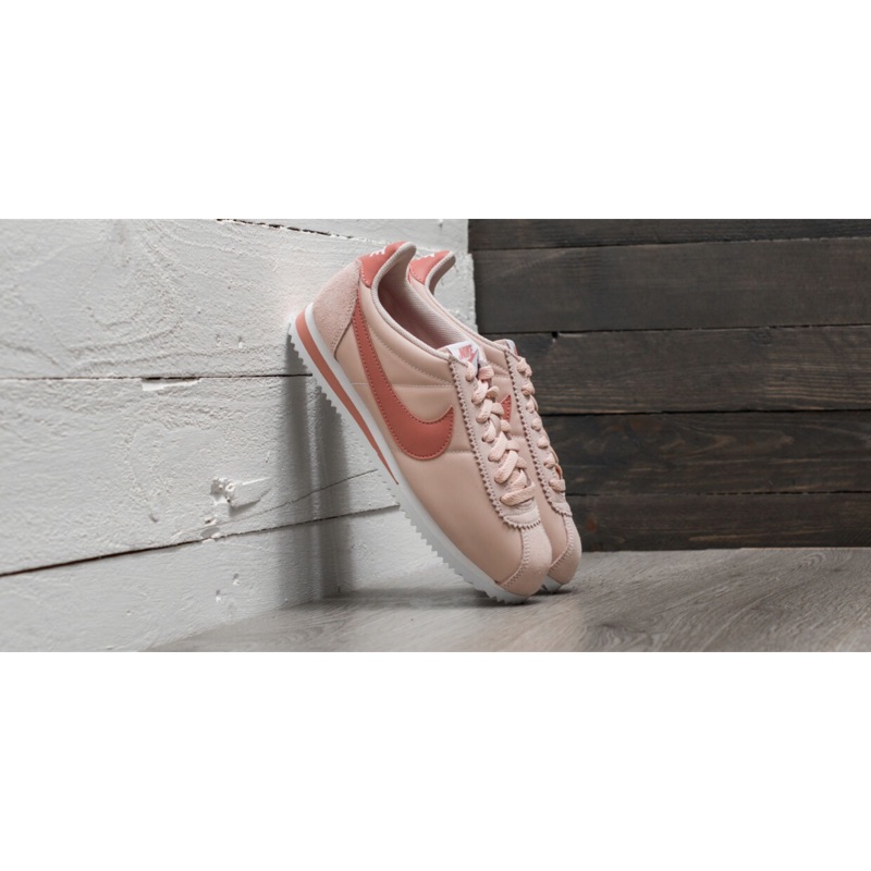 Nike 粉紅麂皮阿甘鞋749864-603