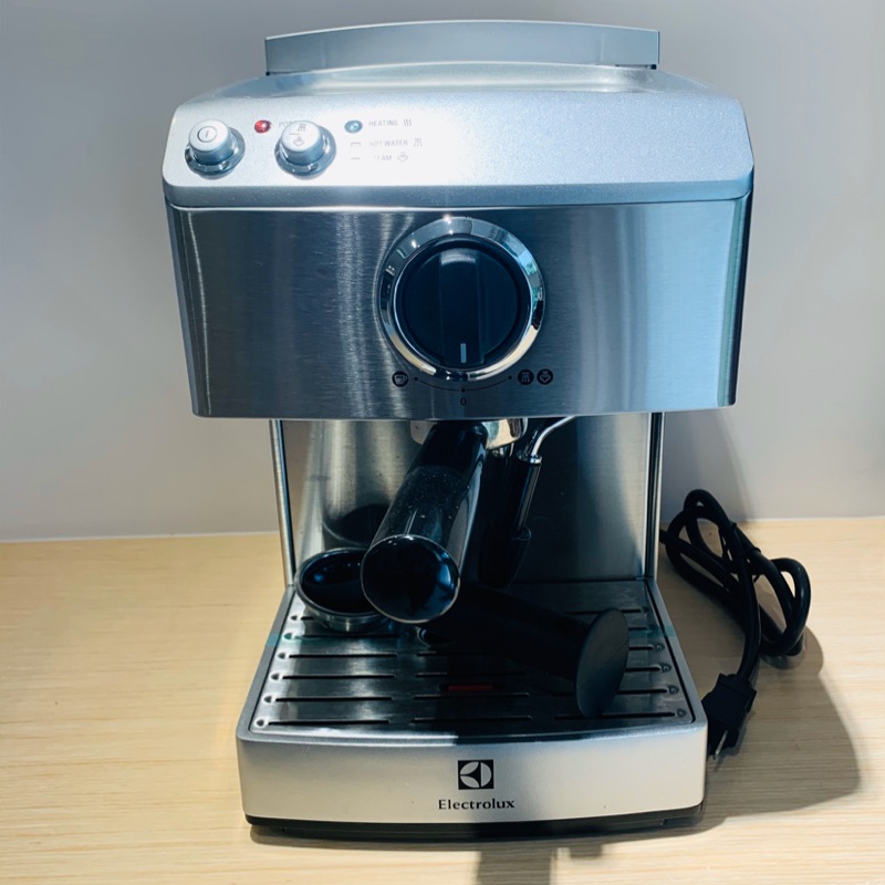 全新Electrolux 伊萊克斯 義式咖啡機 EES200E