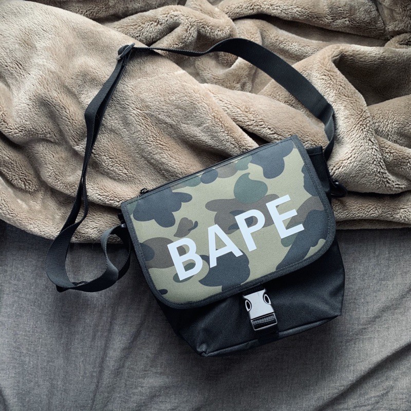 UENO上野日貨BAPE APE BAPE 字體側背包 【BAPE3-75】