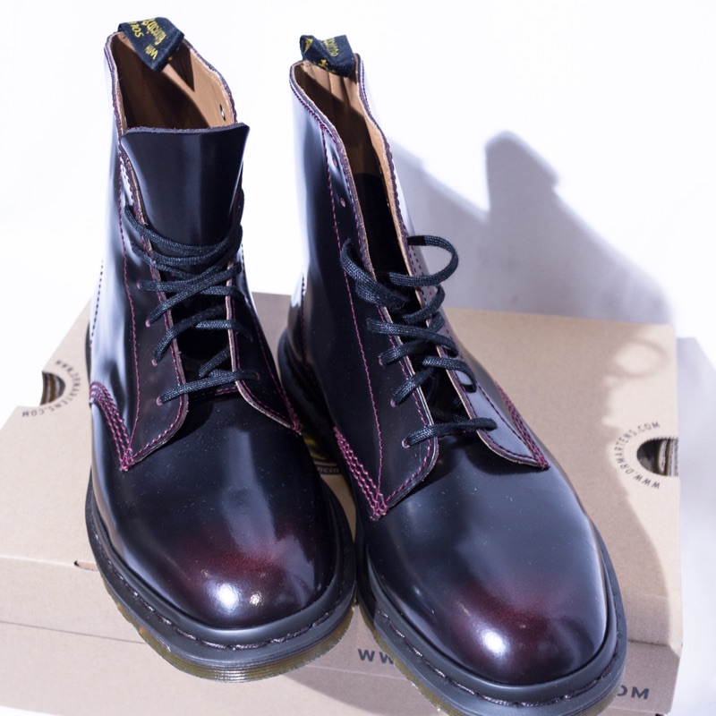 12 hole dr martens