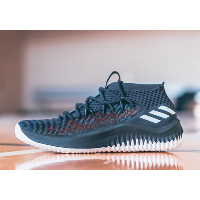 dame 4 red and white