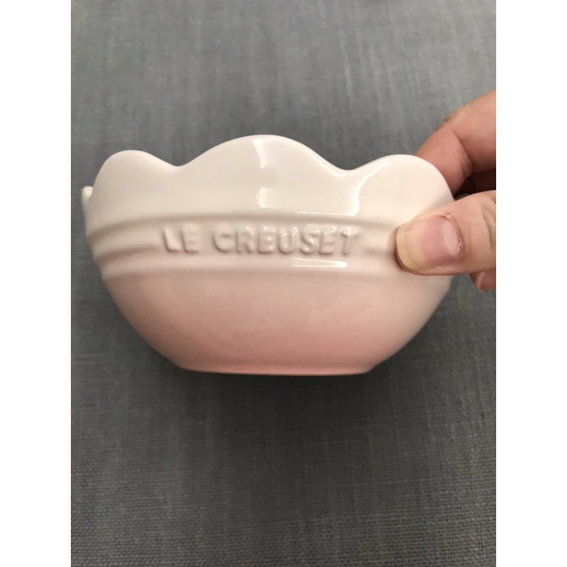 LC 🍒 蕾絲花型碗（淡粉紅）碗盤 Le creuset 鍋具 餐廚用品系列