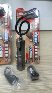 老池五金 附發票 皇家騎士 M77 充電鋰電池 萬向工作燈 手電筒 伸縮調焦30倍 強磁固定 550流明