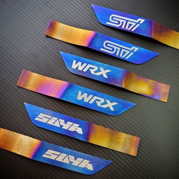 SUBARU WRX/STI 正鈦金屬髮絲紋葉子板銘牌 (一對)