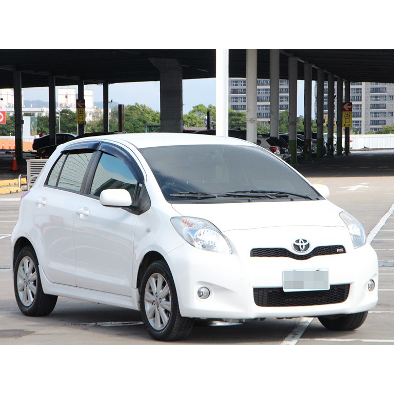 2013 Toyota Yaris 1.5 白 配合全額貸、找 錢超額貸 FB搜尋 : 『阿文の圓夢車坊』