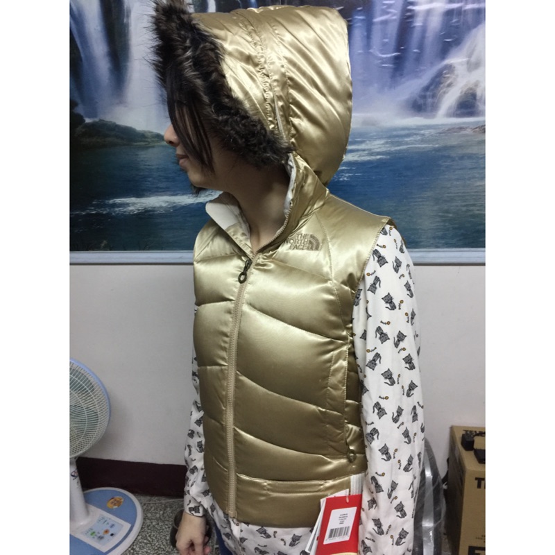 全新 The North Face 女 金色 羽絨 連帽 背心 550系列 XS 原價8800元 沒在穿 出清