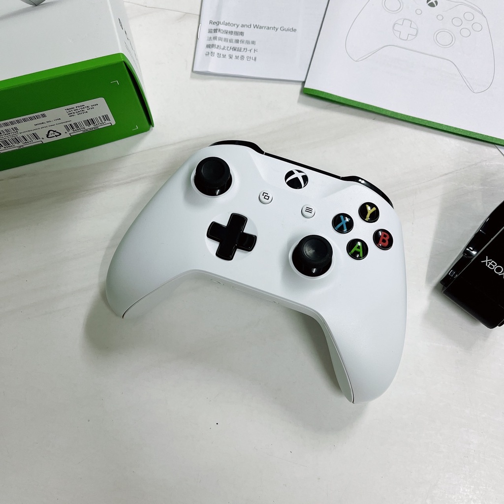 二手 原廠微軟Xbox one 無線藍芽控制器 白色 XBOX ONE 手把  玩灌籃高手用 游戲手把 +手機直立放置架