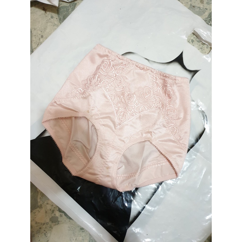 女 黛安芬Triumph專櫃 加大尺寸尺碼 三角褲三角內褲子 透氣貼身蕾絲花朵 少女色粉紅色 ➱ XL 2XXL