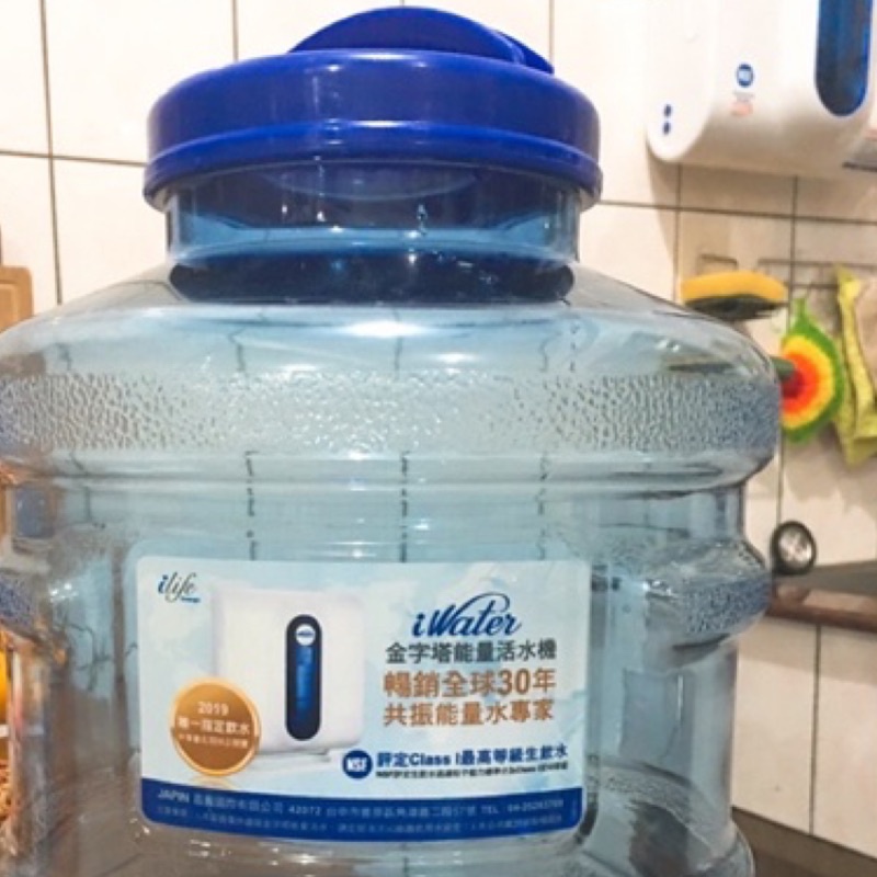 １０公升飲水桶  一個199元 有使用過幾次裝iwater水