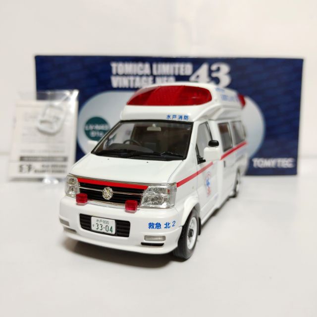 tomica nissan paramedic