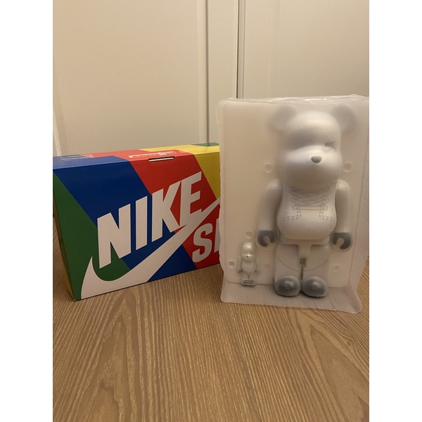 Be@rbrick X Nike SB 400% 公仔組合