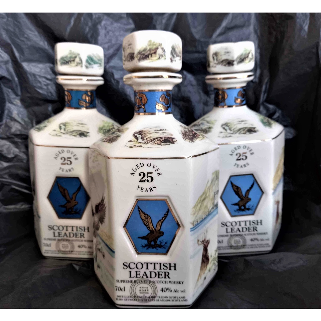 【空瓶，早期收藏】SCOTTISH LEADER仕高利達25年蘇格蘭威士忌瓷瓶(公賣章)(英國邦史都華酒廠0.7L陶瓷空