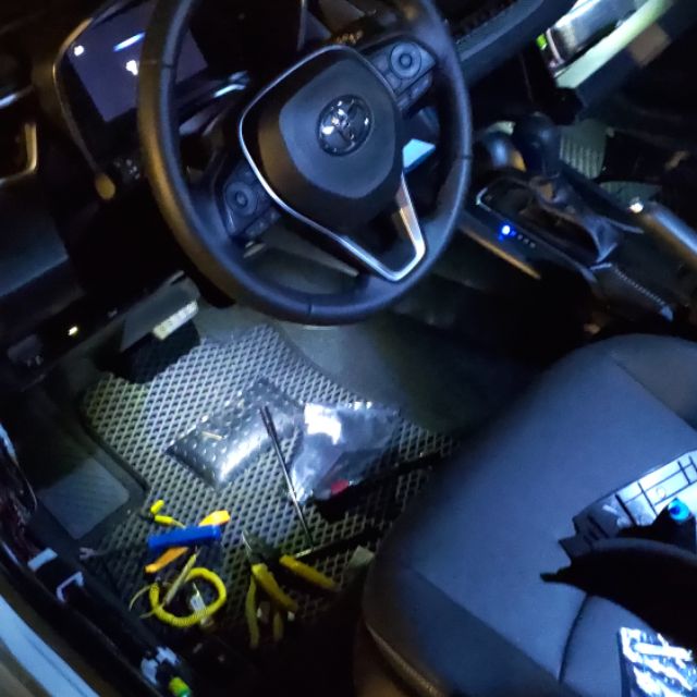 Toyota Altis12代/原廠孔位還原腳下手套箱氣氛燈