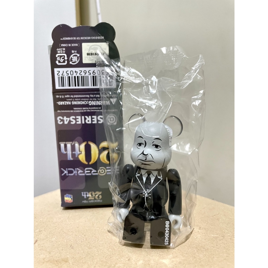 現貨 BE@RBRICK 43代 庫柏力克熊 100% 希區考克 恐怖片導演 恐怖大師 alfredhitchcock