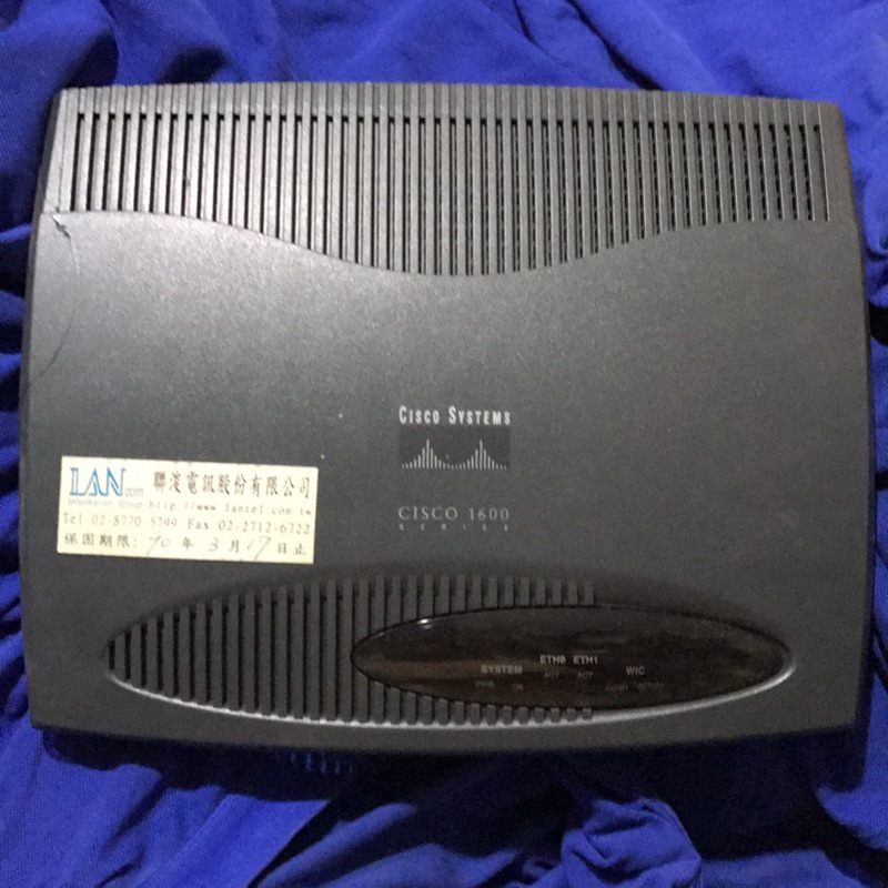 古董級，有破損的 二手 CISCO 1600 Router