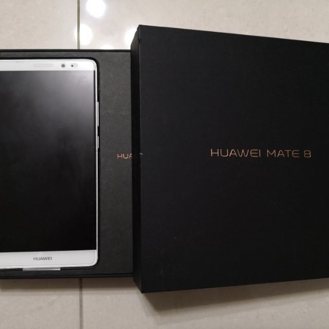 出清二手華為Huawei Mate 8銀白色(已過保)