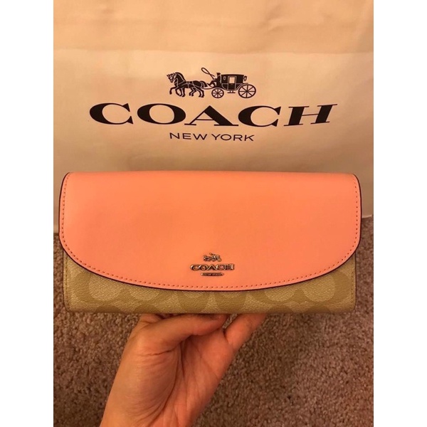 Coach粉色信封長夾