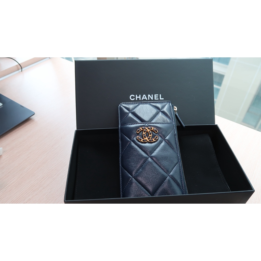 全新 Chanel 19手機包 扁長夾 藍黑色山羊皮