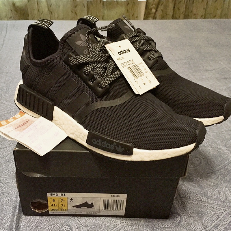 NMD_R1 黑白 全新台灣adidas專櫃購買 附發票（反光鞋帶 夜間反光）