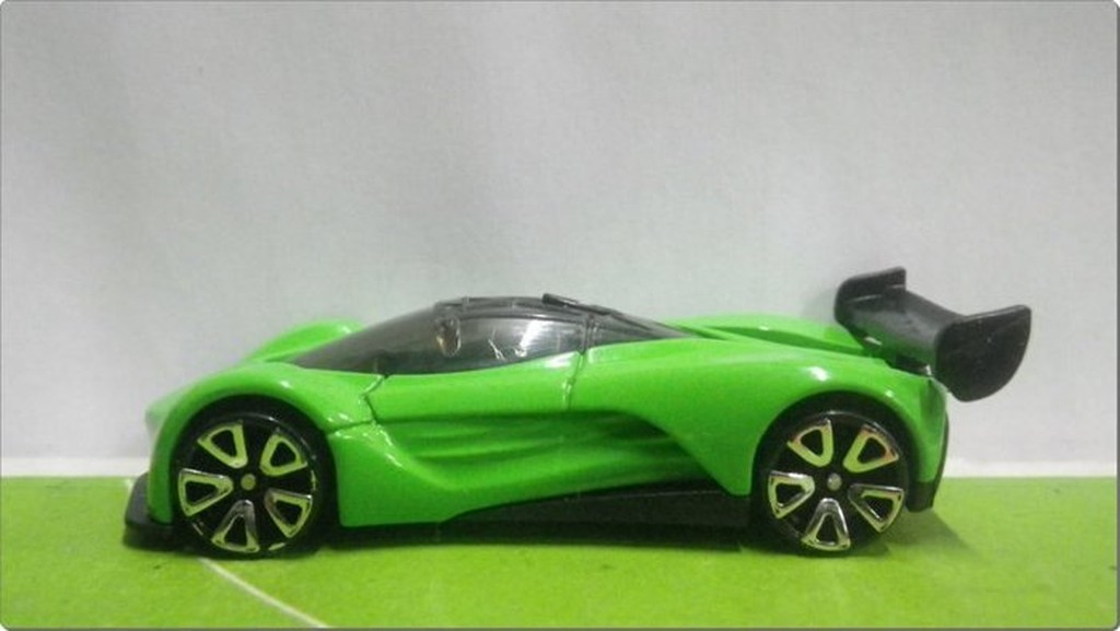 傳奇車庫-1/64罕見車型 MAZDA 馬自達 FURAI 概念超跑 綠