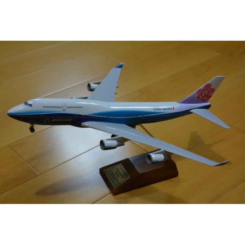 華航大藍鯨彩繪機B747-400 (1:200)