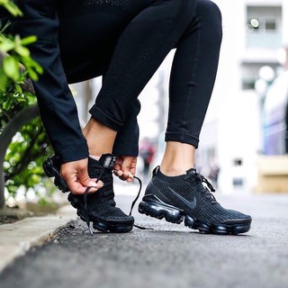 triple black vapormax 3.0