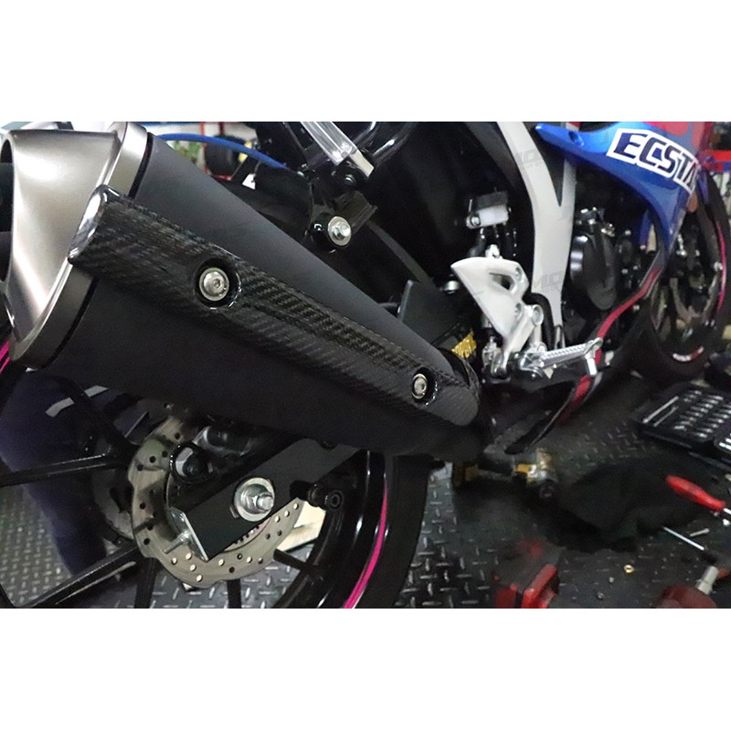 【93 MOTO】 MOS Suzuki GSX-R150 GSX-S150 卡夢 碳纖維 排氣管 側蓋 (CF)