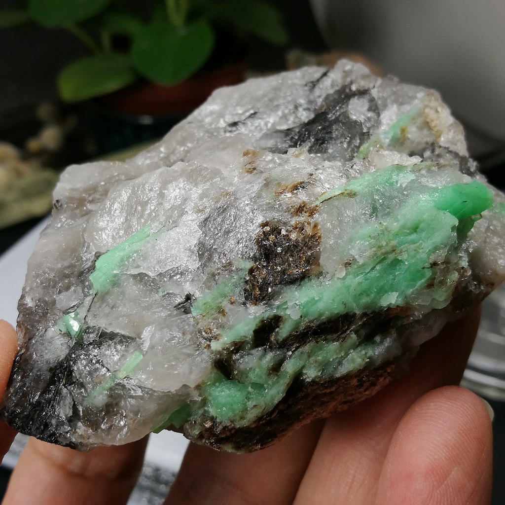 {石場}07約重103.5g 祖母綠原礦 Emerald 綠柱石 綠寶石 晶礦 擺件